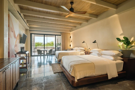 INSPIRA JUNIOR SUITE SWIM OUT OCEAN VIEW – KING