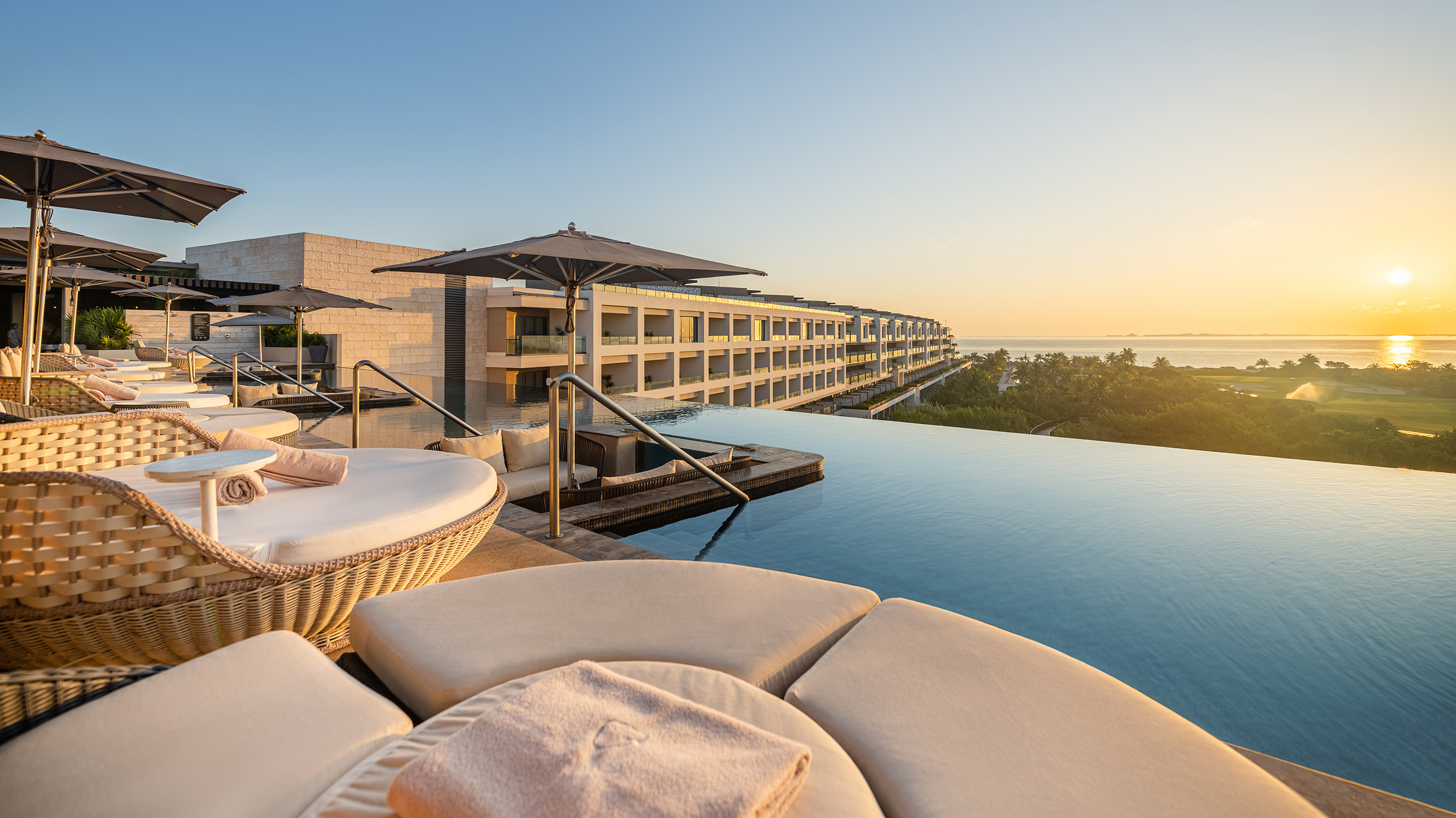 ATELIER PLAYA MUJERES | EL CIELO SKY BAR